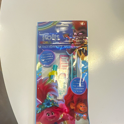 Trolls world tour - world, desk